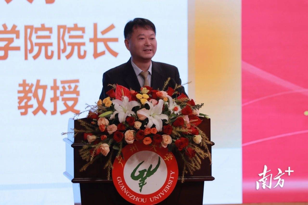广州塔亮灯！广州大学新闻与传播学院举办建院20周年活动
