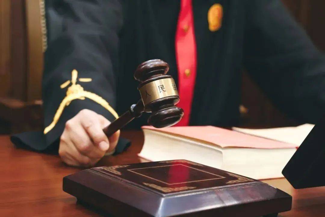 老板说“滚”，员工不去上班遭辞退！一个“滚”=15.98万元！老板：我说的是气话…