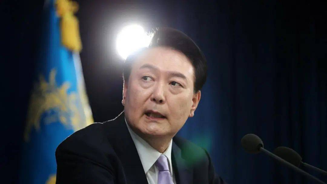 被停职后，尹锡悦讲出六个字，韩国接见中美外交官，待遇截然不同