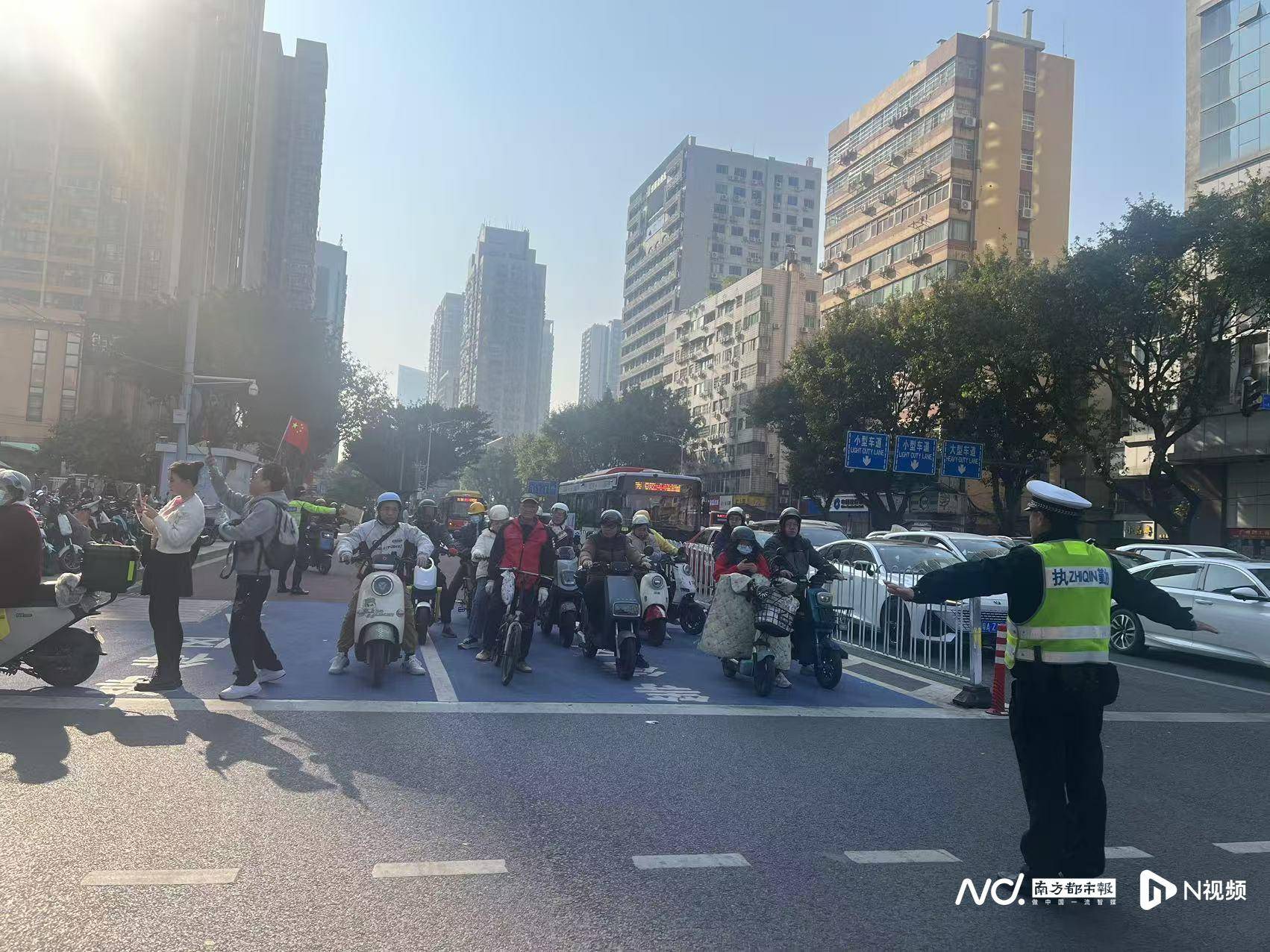 直击广州“电鸡”新规实施首日：无牌上路扣车，未戴头盔罚款