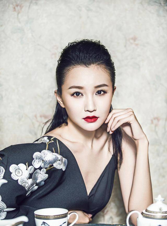 演完赵丽颖闺蜜，又演于和伟老婆，39岁的她年轻时是个氧气大美女