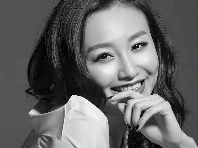 演完赵丽颖闺蜜，又演于和伟老婆，39岁的她年轻时是个氧气大美女