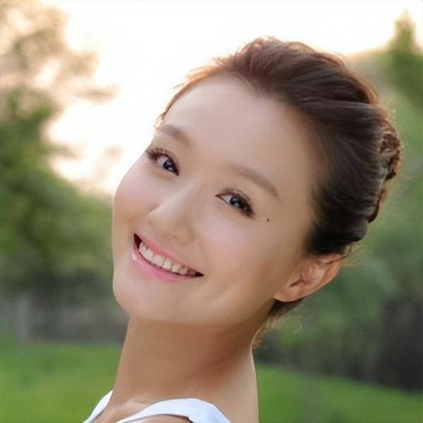 演完赵丽颖闺蜜，又演于和伟老婆，39岁的她年轻时是个氧气大美女