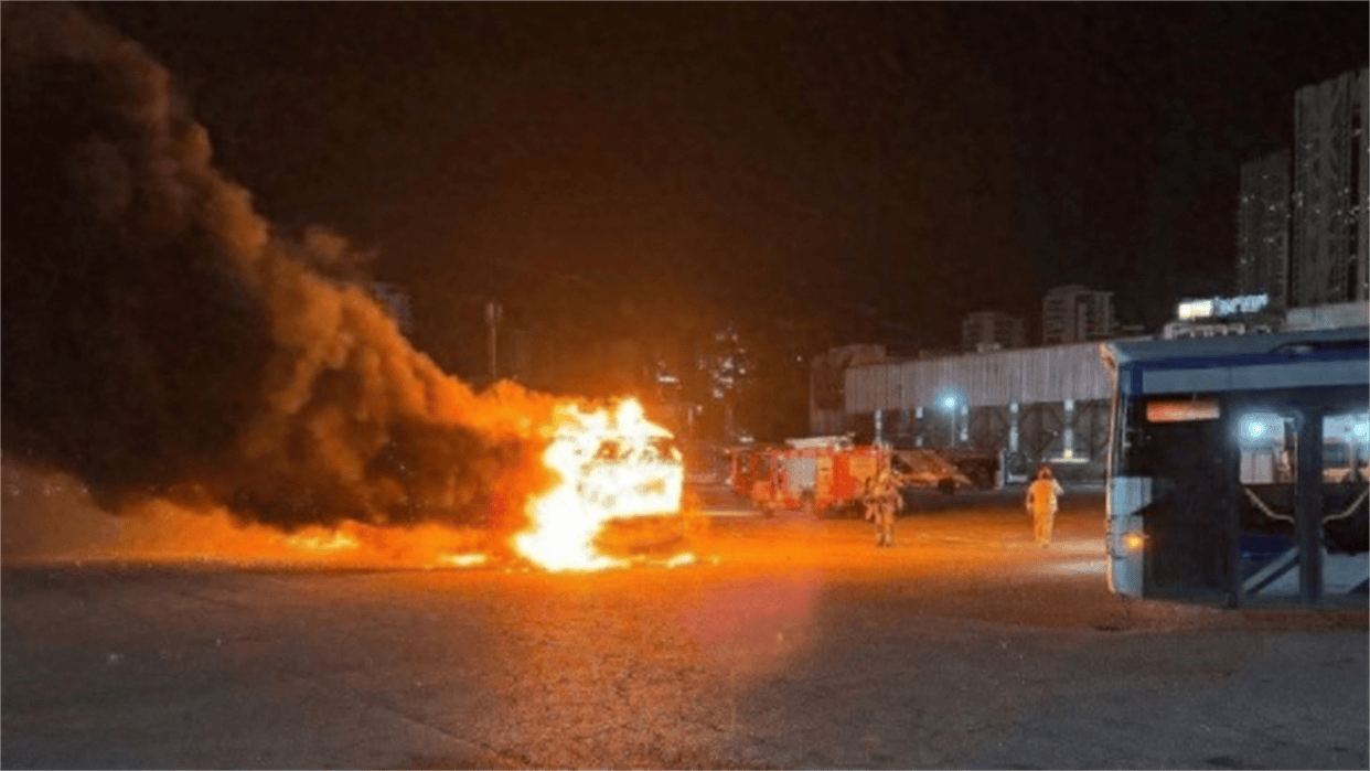 以色列多地公交车集中爆炸，内塔尼亚胡一怒之下，下令全面进攻