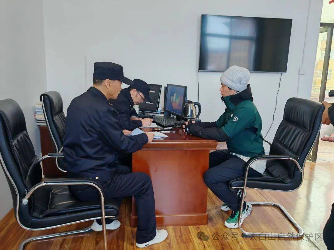 鳌太线失联十余天后获救，18岁小伙被顶格罚款！此前已付8万救援费