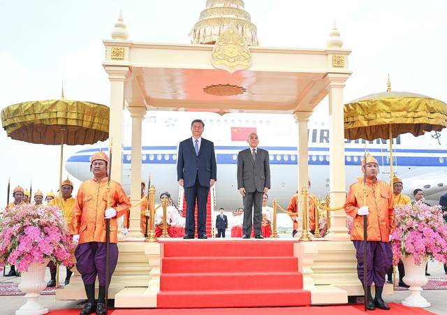 习近平抵达金边对柬埔寨进行国事访问
